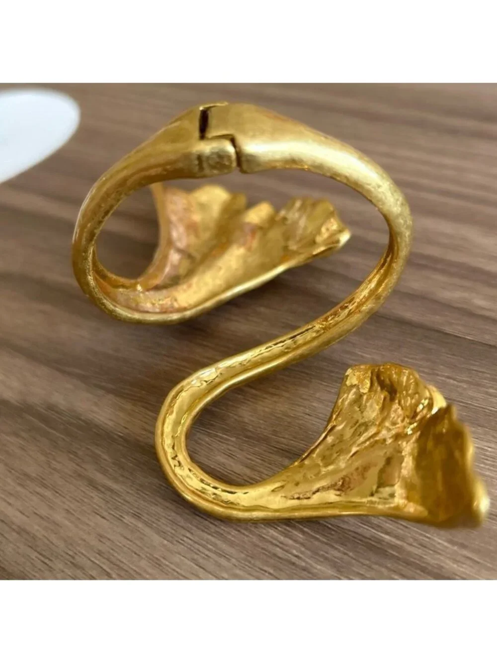 Elegant Gold Leaf Cuff Bracelet Q342